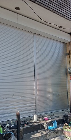 Pintu rolling door aluminium